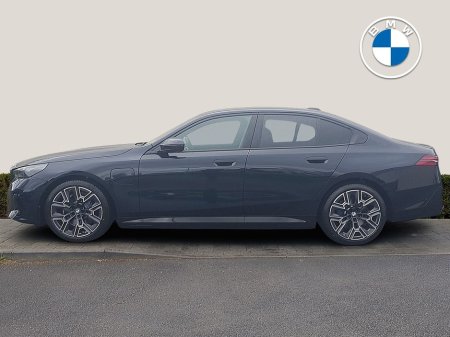 2026 BMW 5 Series - thumbnail 3