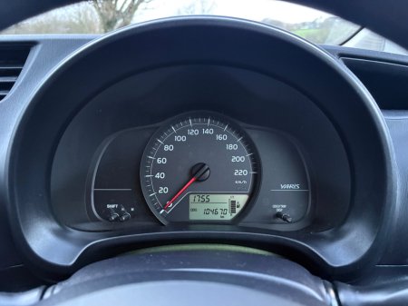 2014 Toyota Yaris - thumbnail 9