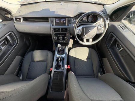 2017 Land Rover Discovery Sport - view 4