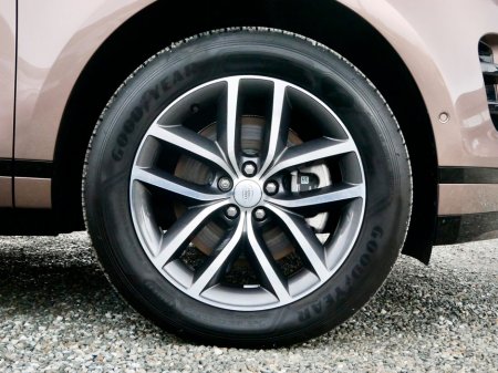 2025 Land Rover Range Rover Evoque 1.5 I3 PHEV 269 PS Dynamic SE €59,950 thumbnail