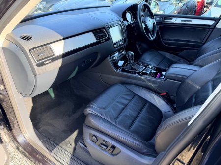 2015 Volkswagen Touareg - thumbnail 21