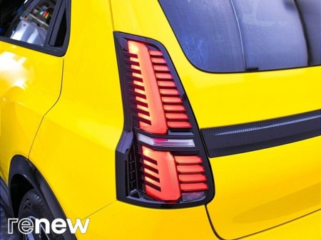 2025 Renault 5 EV40 150hp Iconic €31,900 thumbnail