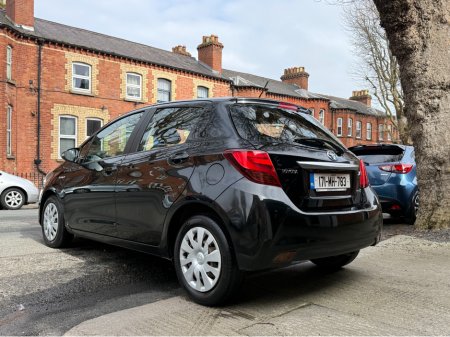 2017 Toyota Yaris - thumbnail 7