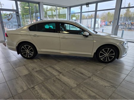 2019 Volkswagen Passat - thumbnail 4