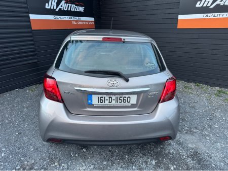 2016 Toyota Yaris - thumbnail 5