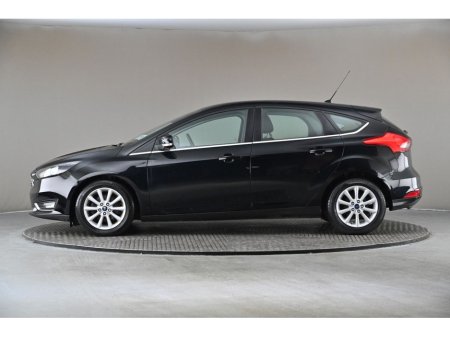 2016 Ford Focus - thumbnail 5