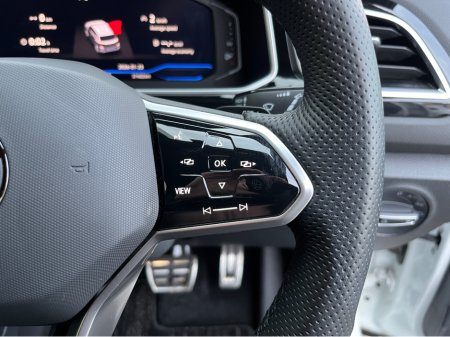 2023 Volkswagen T-Roc R-LINE AUTOMATIC 2.0 DIESEL //HALF LEATHER HEATED SEATS//REVERSE CAMERA//ADAPTIVE CRUISE CONTROL//KEYLESS ENTRY// €31,950 thumbnail