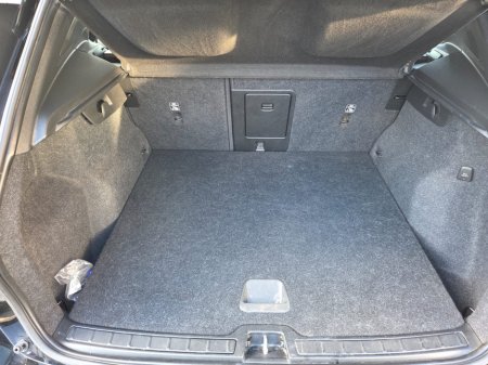 2022 Volvo XC40 R-DESIGN T4 RECHARGE €27,950 thumbnail