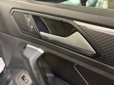 2021 Volkswagen Tiguan 2.0 TDI 150HP R-Line €35,950 thumbnail