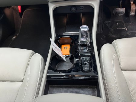 2022 Volvo XC40 2022 VOLVO XC40 RECHARGE PLUG-IN HYBRID T5 INS 1.5 AUTOMATIC / CRUISE CONTROL / 360° PARKING CAMERA / ELECTRIC MEMORY HEATED FRONT & REAR SEATS / PANORAMIC SUNROOF €36,950 thumbnail