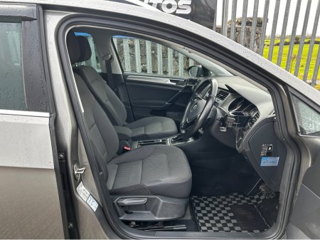 2016 Volkswagen Golf Comfortline 1.2 automatic €13,500 thumbnail