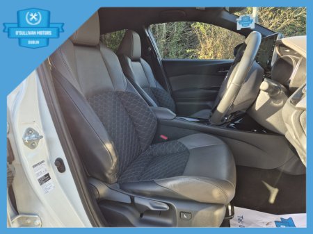2022 Toyota C-HR / 2022 / 1.8 HYBRID / AUTOMATIC €19,999 thumbnail