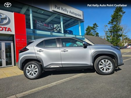 2025 Toyota Yaris Cross - thumbnail 3