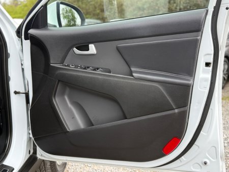 2014 Kia Sportage - thumbnail 16