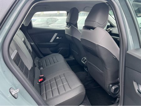 2025 Citroen C4 PLUS 54KWH 156HP €26,950 thumbnail