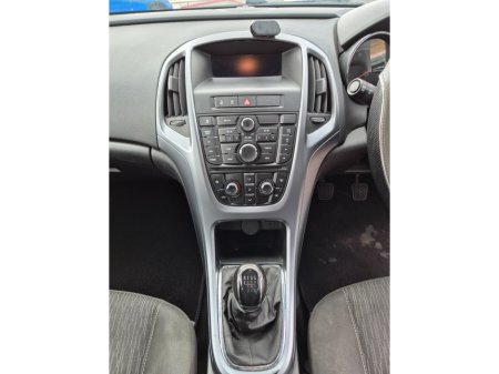 2013 Opel Astra - thumbnail 12