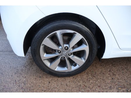 2017 Hyundai i20 ACTIVE DELUXE Only 74,000Km Exceptional! €12,995 thumbnail