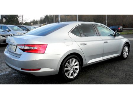 2022 Skoda Superb - thumbnail 5