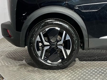 2025 Peugeot 2008 - thumbnail 10