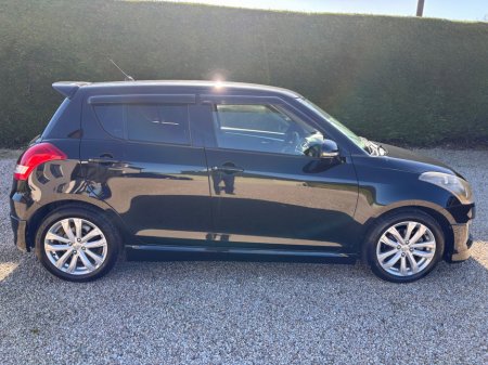 2015 Suzuki Swift - thumbnail 2