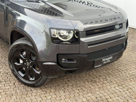 2025 Land Rover Defender - thumbnail 38