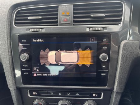 2017 Volkswagen Golf - thumbnail 2