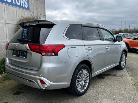 2020 Mitsubishi Outlander - thumbnail 4
