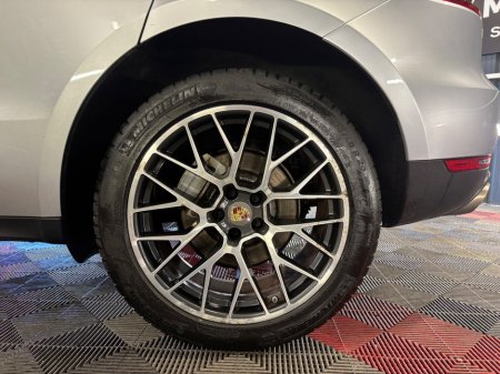 2017 Porsche Macan Macan S Diesel PDK €33,950 thumbnail