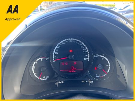 2013 Volkswagen Beetle - thumbnail 19