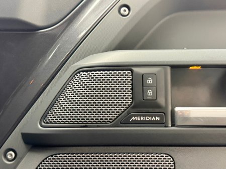 2024 Land Rover Defender - thumbnail 17