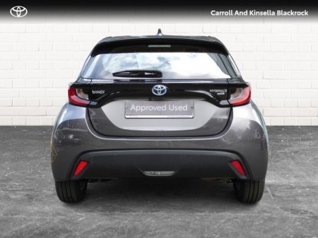 2023 Toyota Yaris Hybrid Luna €23,950 thumbnail