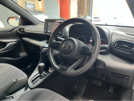 2021 Toyota Yaris - thumbnail 8