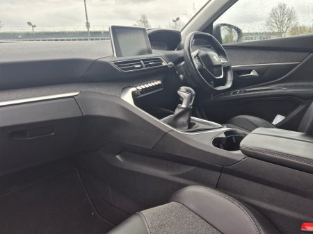 2017 Peugeot 5008 - thumbnail 22