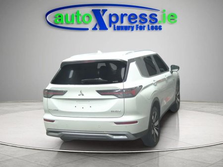 2024 Mitsubishi Outlander 4WD PHEV G, Low mileage, Reversing camera thumbnail