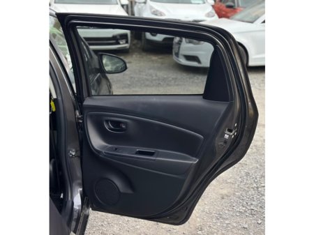2017 Toyota Vitz /Yaris 1.0L Petrol Automatic (6236) €9,995 thumbnail