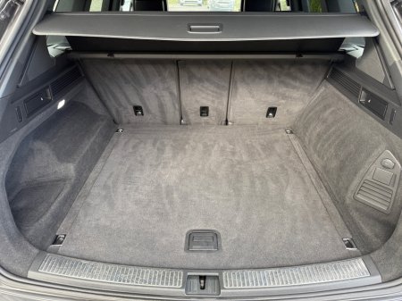 2019 Volkswagen Touareg - thumbnail 18