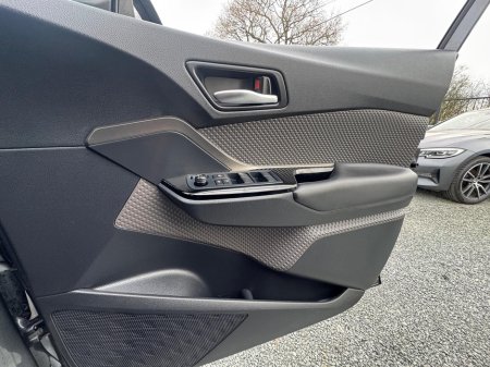 2023 Toyota C-HR - thumbnail 11