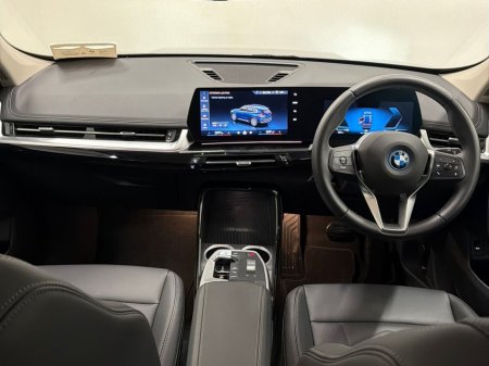 2025 BMW iX1 - thumbnail 4
