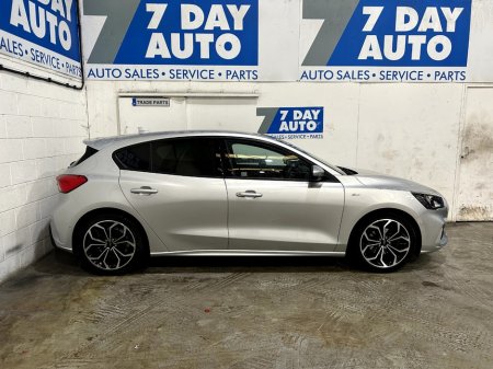 2022 Ford Focus - thumbnail 3