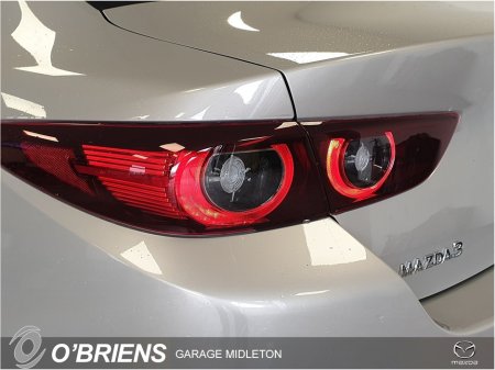 2024 Mazda Mazda3 2024 Mazda3 4SN e-SKYACTIV X 186ps 6MT FWD Exclusive-line SUNR €31,900 thumbnail