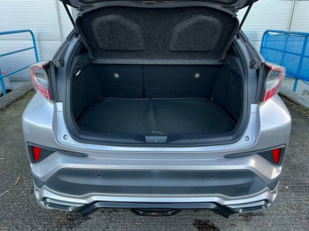 2017 Toyota C-HR MODELLISTA 1.8 HYBRID // 18" DIAMOND CUT ALLOYS // HEATED SEATS // REVERSE CAMERA €18,750 thumbnail