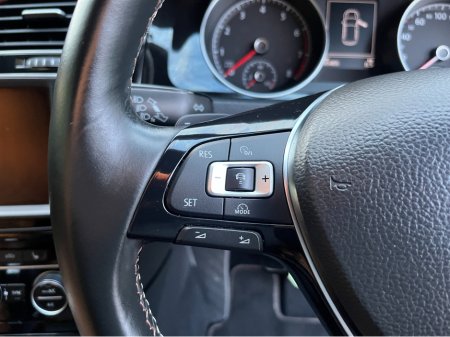 2014 Volkswagen Golf EDITION 40 AUTOMATIC 1.4 PETROL //HALF LEATHER SEATS//HEATED SEATS//REVERSE CAMERA//ADAPTIVE CRUISE CONTROL//KEYLESS ENTRY// €13,950 thumbnail