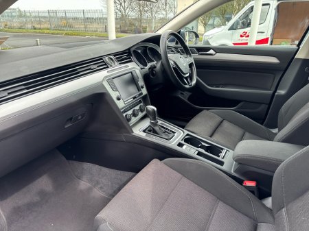 2015 Volkswagen Passat - thumbnail 2