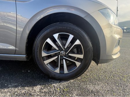2021 Volkswagen Polo ** ONLY 48KMS €18,950 thumbnail