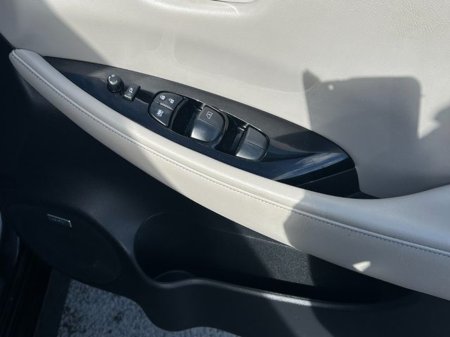 2018 Nissan Leaf - thumbnail 18