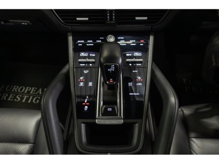 2022 Porsche Cayenne 3.0 V6 E-Hybrid 4WD Auto €59,999 thumbnail