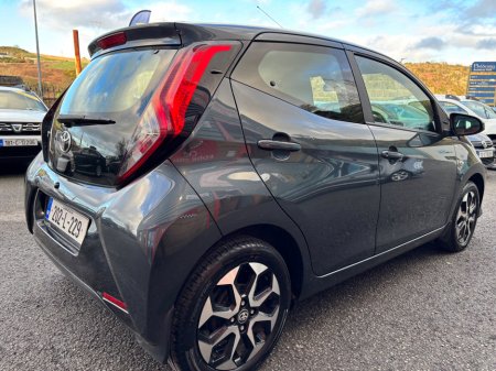 2020 Toyota Aygo 1.0 VVT-i x-play Smartphone €11,950 thumbnail