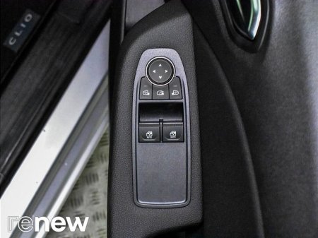 2021 Renault Clio Iconic TCe 100 MY19 thumbnail