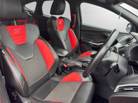 2018 Ford Focus - thumbnail 10