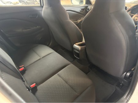 2021 Nissan Juke - thumbnail 3